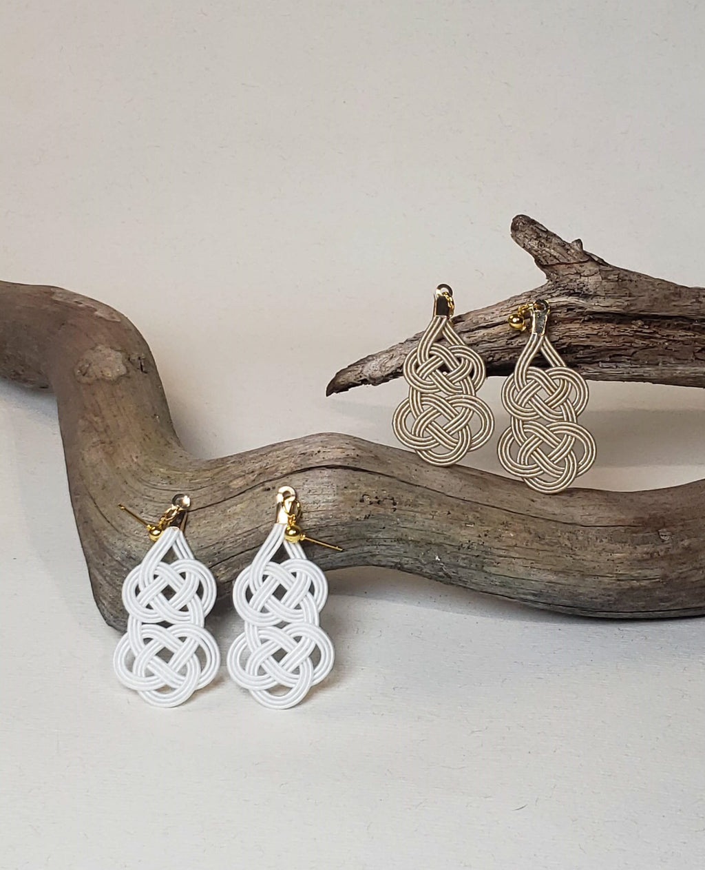 Close-up of white and beige gourd-shaped Mizuhiki awaji knot earrings handmade by Itookasi. A blend of Japanese craft and Finnish nature symbolizing strong bonds.